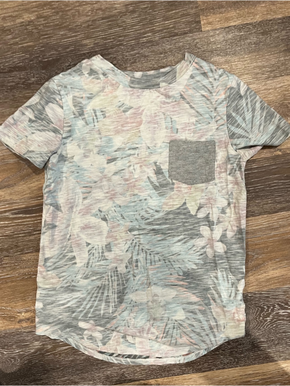 art class Gray Tropical Pocket Tee with Pastel Accents